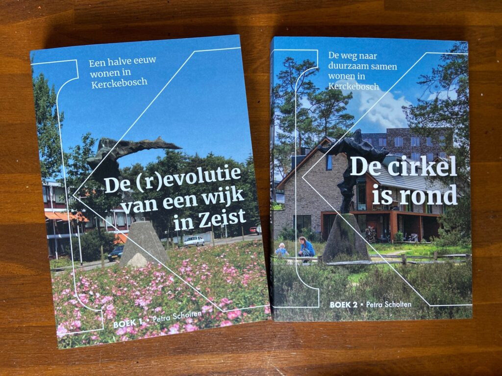 De twee boeken naast elkaar